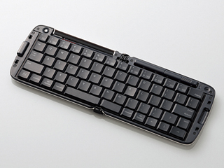 【クリックで詳細表示】ELECOM/エレコム TK-FBP019EWH iPhone/iPad/Mac向けBluetooth(R)折りたたみキーボード ホワイト ＜br＞ 【elegirls】