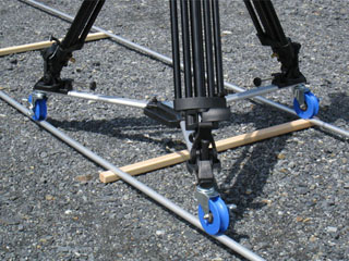 【クリックでお店のこの商品のページへ】UNX-8101 Assist Rail Dolly Kit ※ASSISTトラッキングレールシステムのみでの販売です。