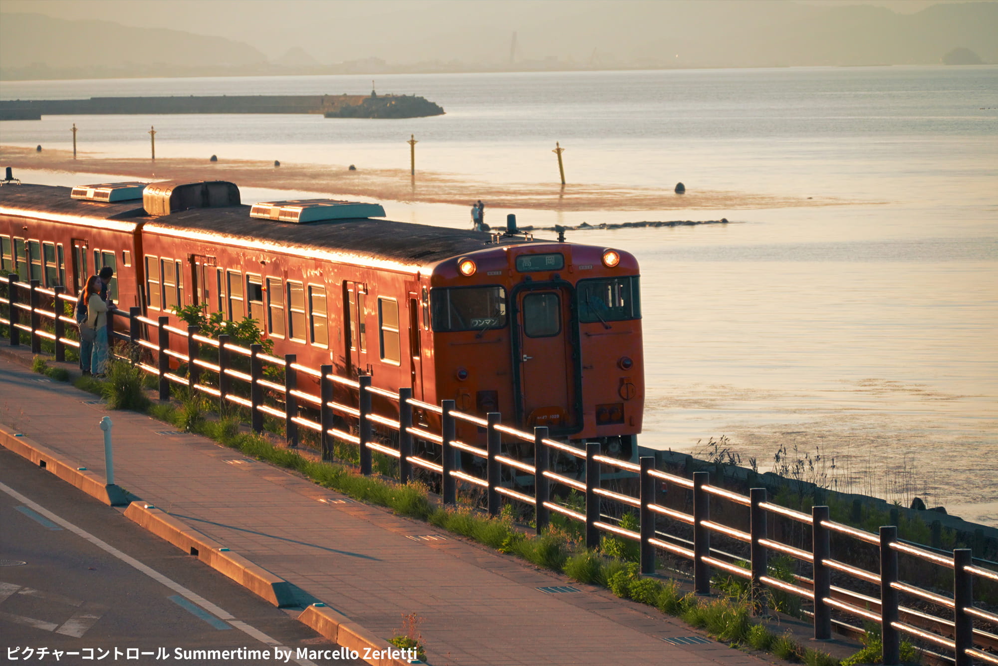 海沿いを走る列車 ピクチャーコントロール:Summertime by Marcello Zerletti 海沿いを走る列車 ピクチャーコントロール:Summertime by Marcello Zerletti